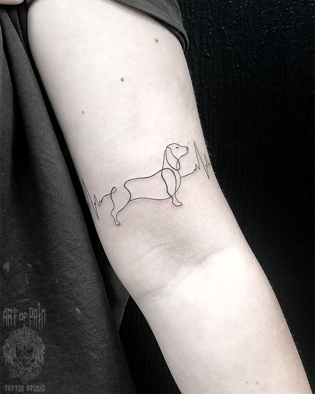 Татуировка женская графика на руке такса – Мастер тату: Мария Котова
