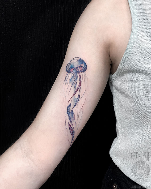 Татуировка женская графика на руке медуза – Мастер тату: Мария Котова