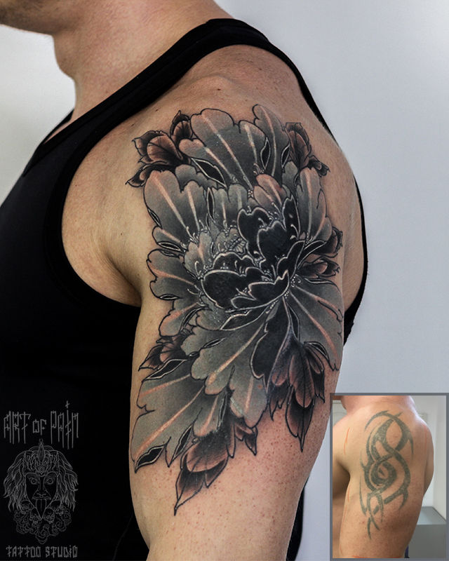 Татуировка мужская япония на плече пион кавер – Мастер тату: Марк Акулов
