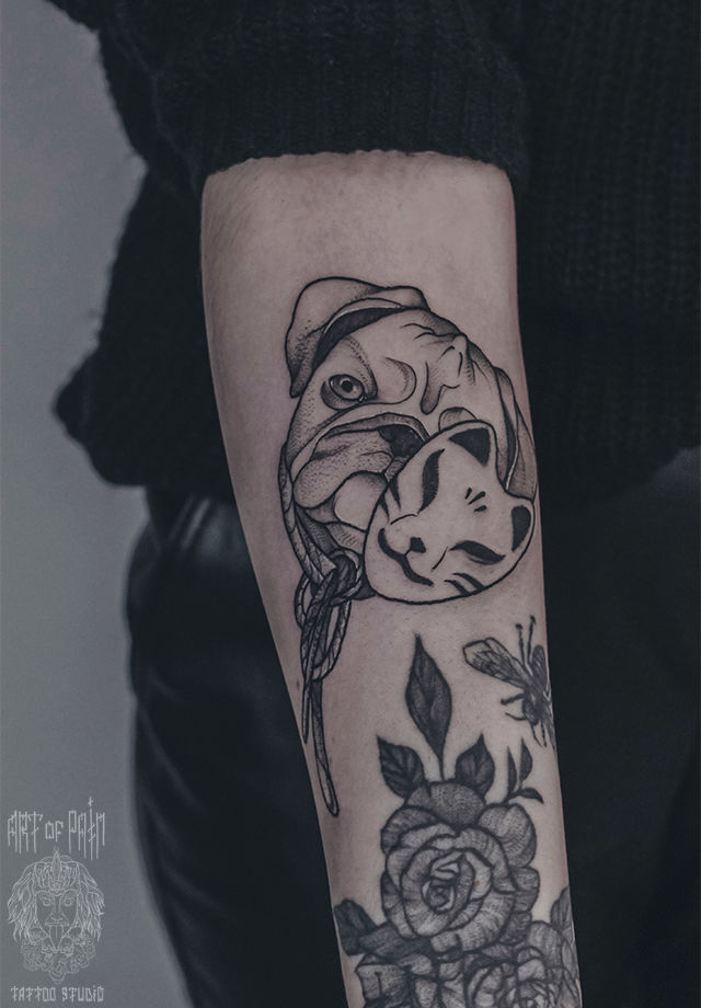 Татуировка женская графика на предплечье собака с маской – Мастер тату: 