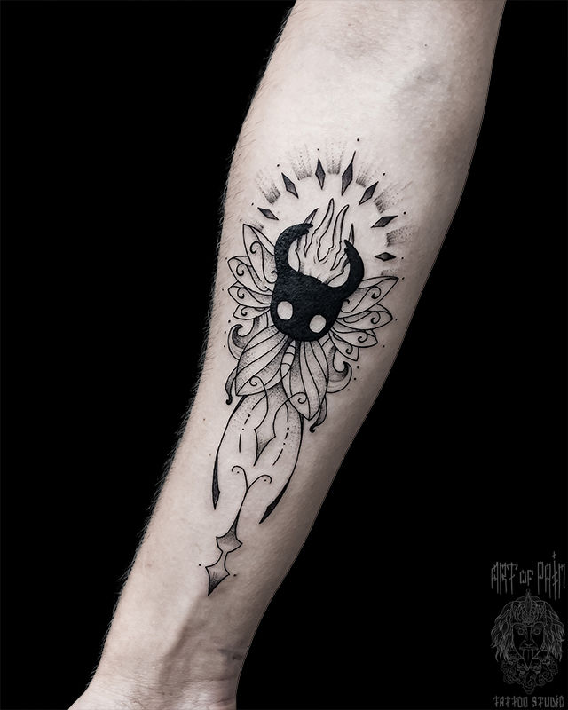 Татуировка мужская графика на предплечье жук – Мастер тату: Мария Котова