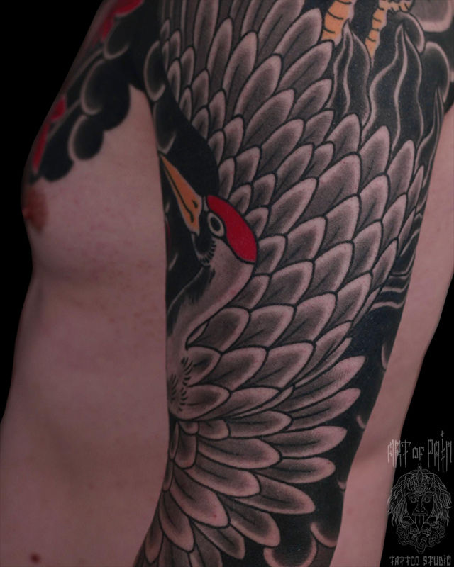 Татуировка мужская япония на плече журавль – Мастер тату: Марк Акулов