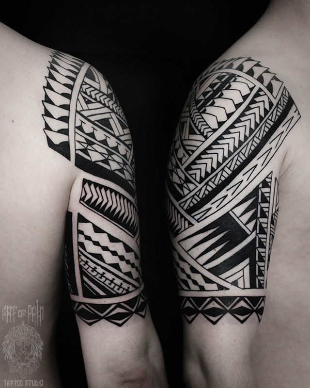 Татуировка мужская полинезия на плече орнамент blackwork – Мастер тату: Юрий Хандрыкин