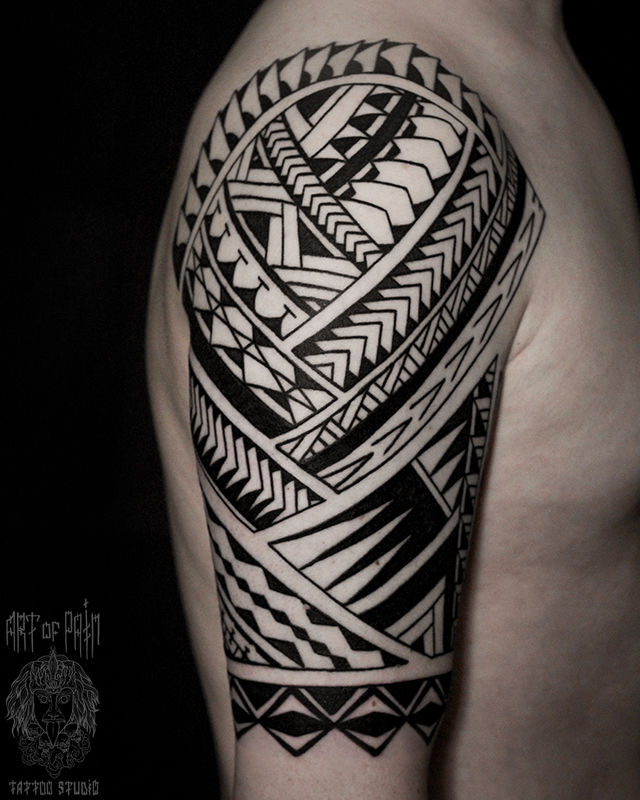 Татуировка мужская полинезия на плече узор – Мастер тату: Юрий Хандрыкин