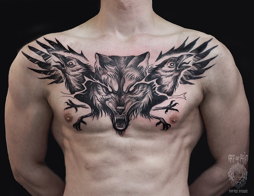 Татуировка мужская графика на груди волк и вороны – Мастер тату: 
