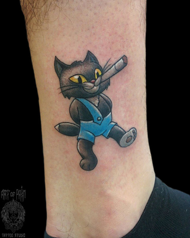Татуировка мужская нью скул на щиколотке кот – Мастер тату: Евгения Шмидт