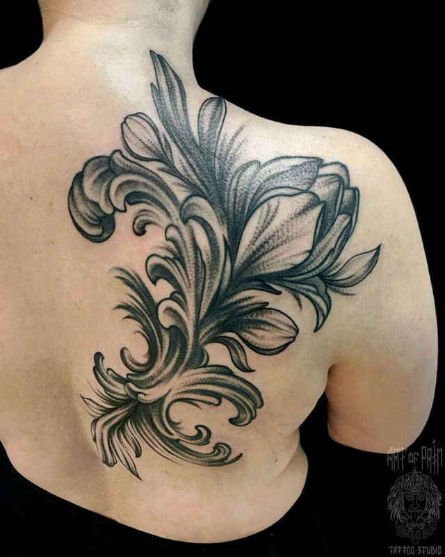 Татуировка женская орнаментал на спине абстрактный цветок – Мастер тату: Евгения Шмидт