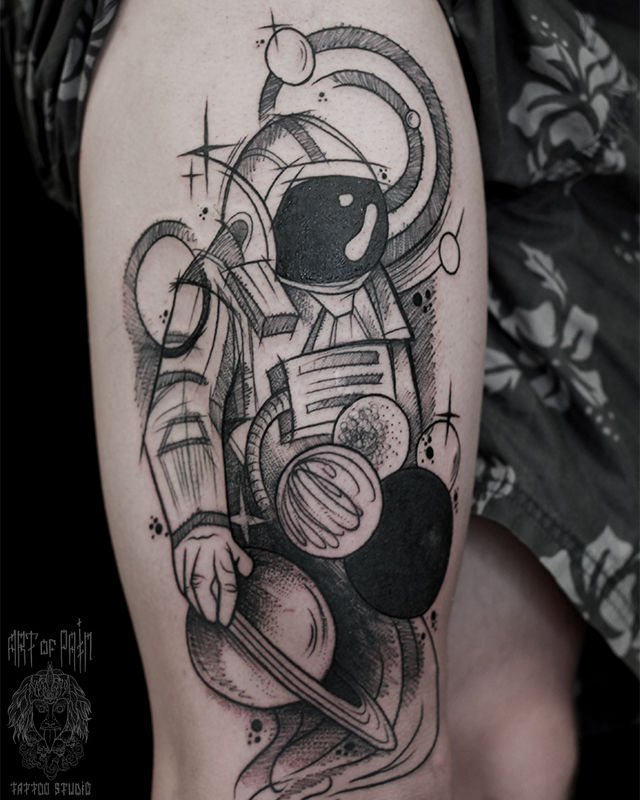 Татуировка мужская графика на бедре космонавт – Мастер тату: Анастасия Родина