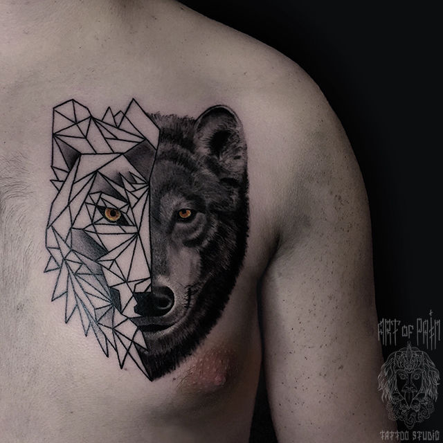 Татуировка мужская графика на груди волк реализм и геометрия – Мастер тату: Анастасия Юсупова