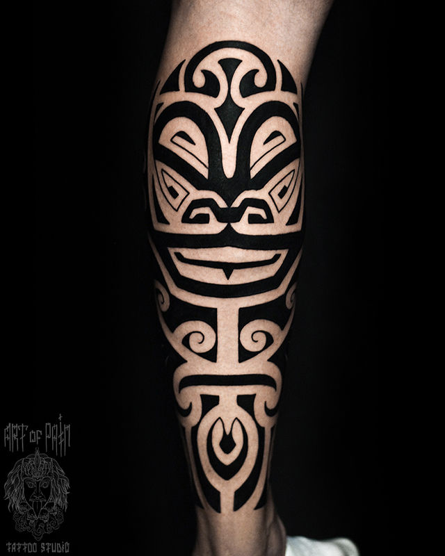 Татуировка мужская полинезия на голени орнамент – Мастер тату: Юрий Хандрыкин
