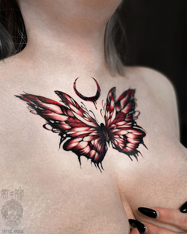 Татуировка женская графика на груди бабочка – Мастер тату: 