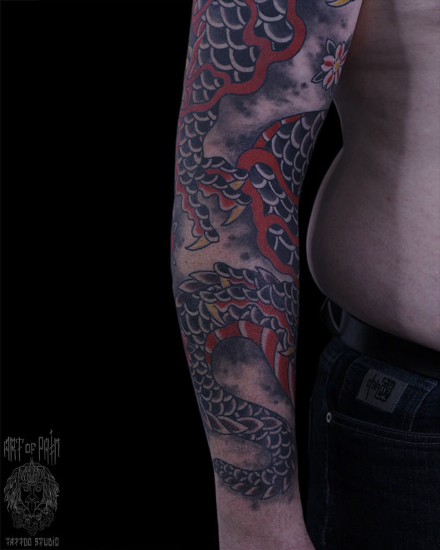 Татуировка мужская япония на предплечье дракон – Мастер тату: Марк Акулов