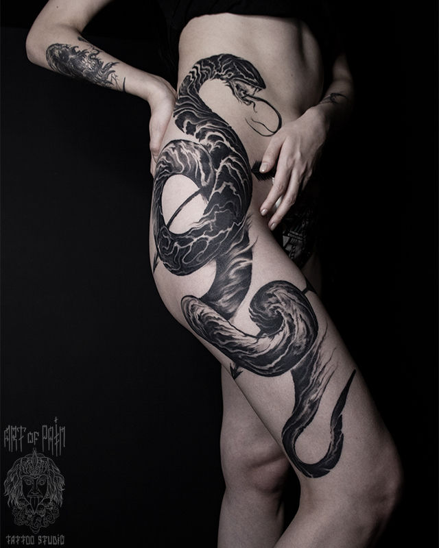 Татуировка женская графика на ноге змея – Мастер тату: 
