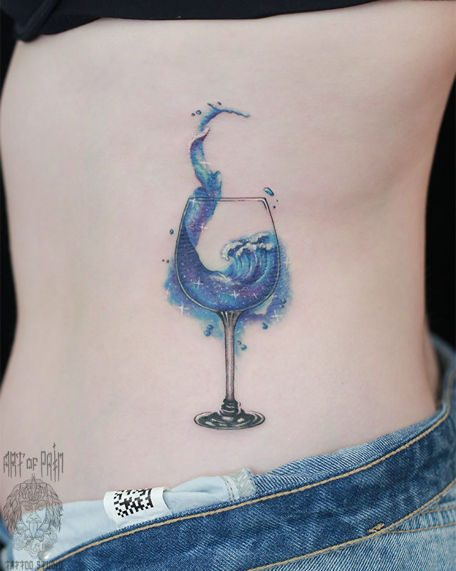 Татуировка женская акварель на боку бокал с волной – Мастер тату: Анастасия Родина