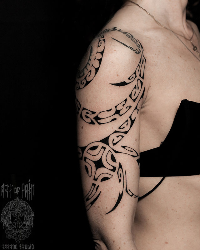 Татуировка женская полинезия на плече узор – Мастер тату: Юрий Хандрыкин