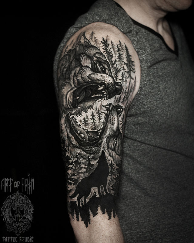 Татуировка мужская графика на плече волки – Мастер тату: Юрий Хандрыкин