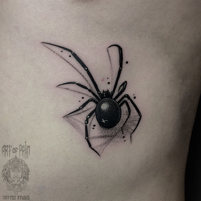 Татуировка мужская графика на боку паук – Мастер тату: Анастасия Юсупова