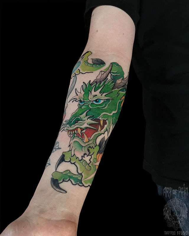 Татуировка женская япония на предплечье зеленый дракон – Мастер тату: Булат Бурганов