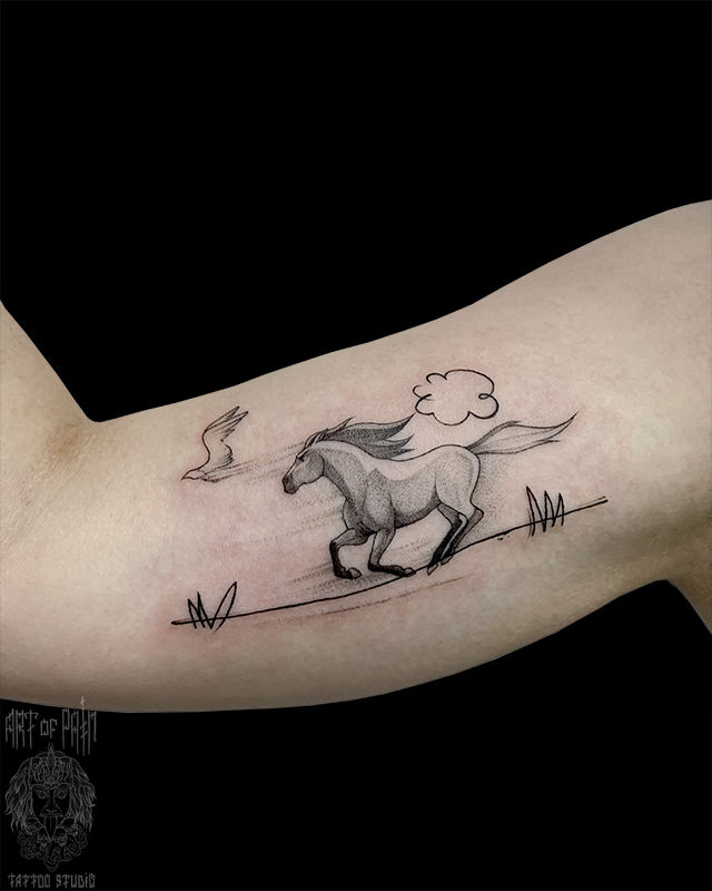 Татуировка женская графика на руке лошадь – Мастер тату: Мария Бородина (Челнокова)