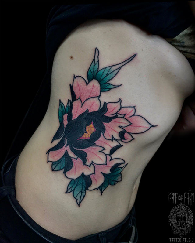 Татуировка женская япония на боку пион – Мастер тату: Булат Бурганов