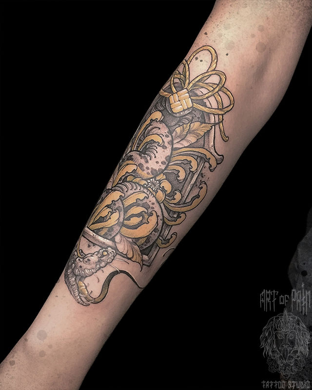 Татуировка женская графика на предплечье желтая хризантема и змея – Мастер тату: Денис Марченко