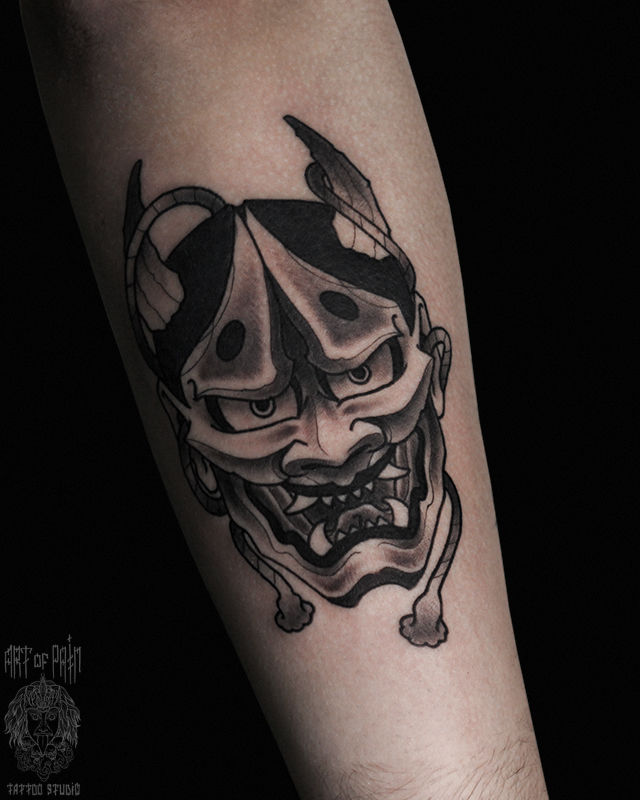 Татуировка мужская япония на предплечье небольшая маска – Мастер тату: Марк Акулов
