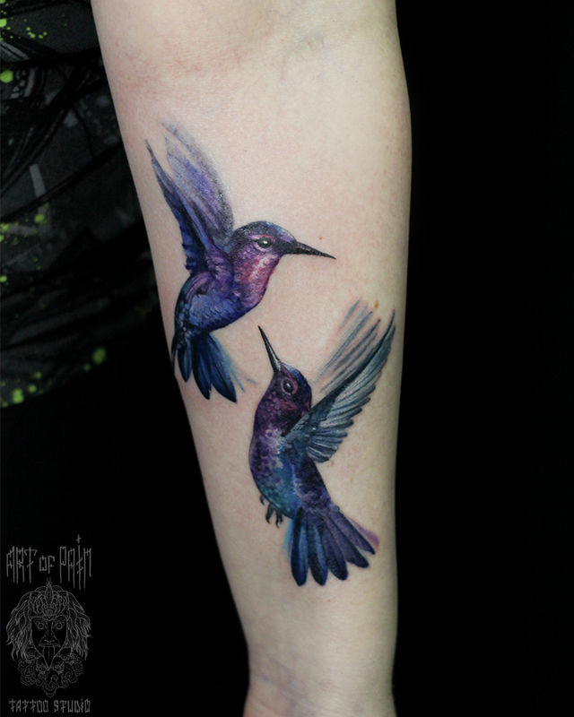 Татуировка женская реализм на предплечье две колибри – Мастер тату: 