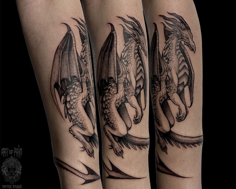 Татуировка женская графика на предплечье дракон – Мастер тату: Анастасия Кузнецова