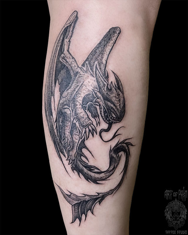 Татуировка женская графика на икре дракон – Мастер тату: Анастасия Кузнецова
