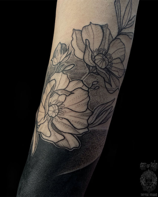 Татуировка женская black графика на предплечье цветы шиповника – Мастер тату: Анастасия Кузнецова