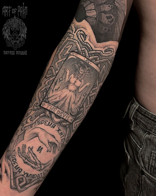Татуировка мужская графика на предплечье богиня, рука, скелет – Мастер тату: Денис Марченко