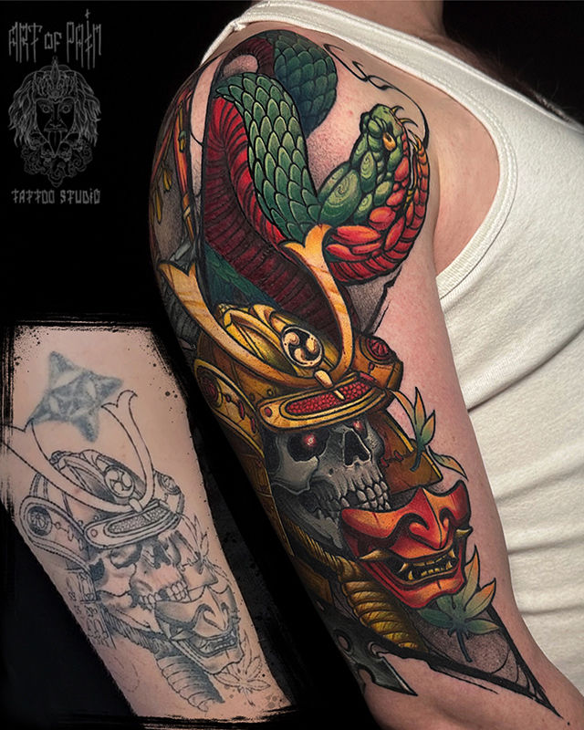 Татуировка мужская япония на плече череп и доспехи, змея – Мастер тату: Денис Марченко