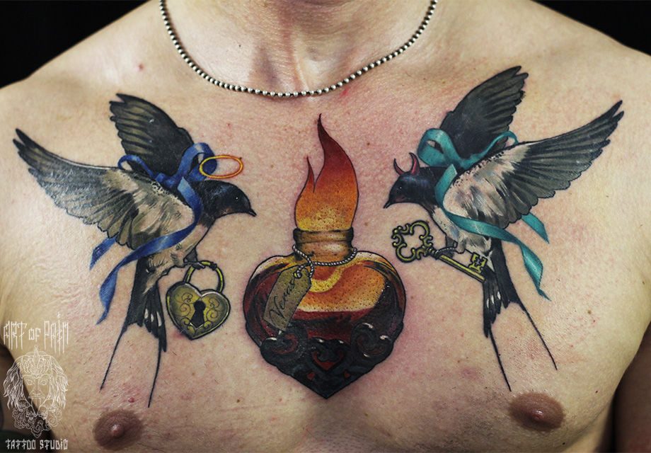 Татуировка мужская нью-скул на груди ласточки – Мастер тату: Александр Pusstattoo