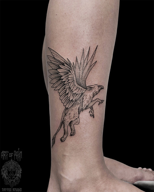 Татуировка женская графика на голени грифон – Мастер тату: Мария Котова