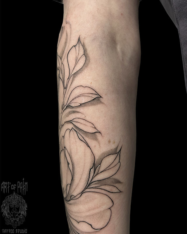 Татуировка женская графика на предплечье цветы – Мастер тату: Мария Бородина (Челнокова)