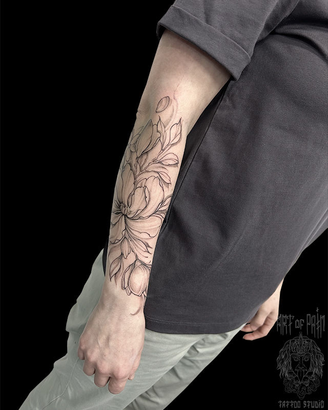 Татуировка женская графика на предплечье цветы – Мастер тату: Мария Бородина (Челнокова)