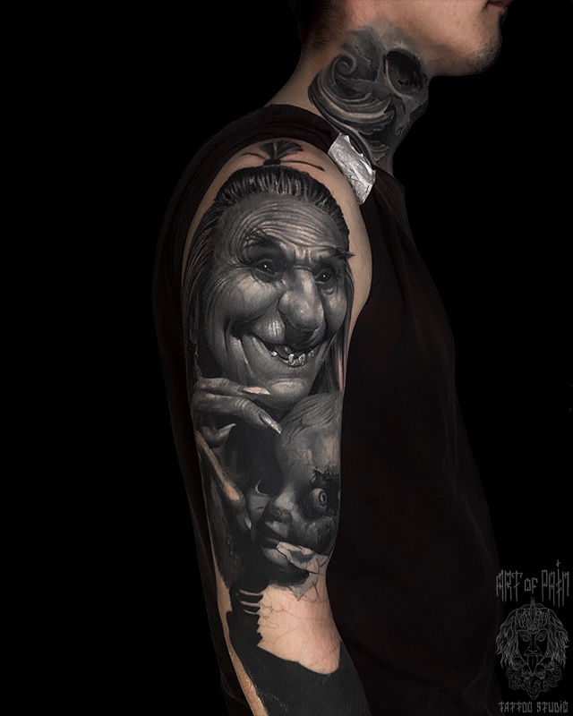 Татуировка мужская хоррор на плече баба яга – Мастер тату: Вячеслав Плеханов