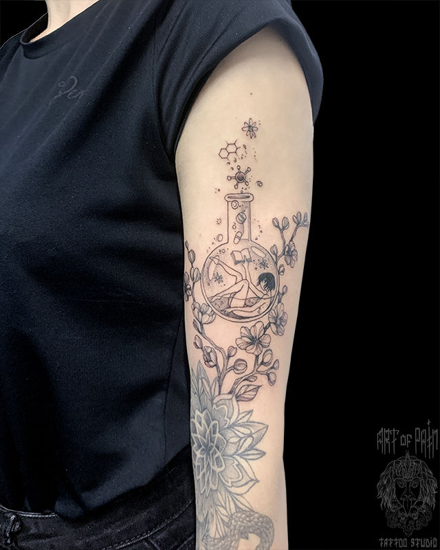 Татуировка женская графика на плече девушка в сосуде и сакура – Мастер тату: Мария Челнокова