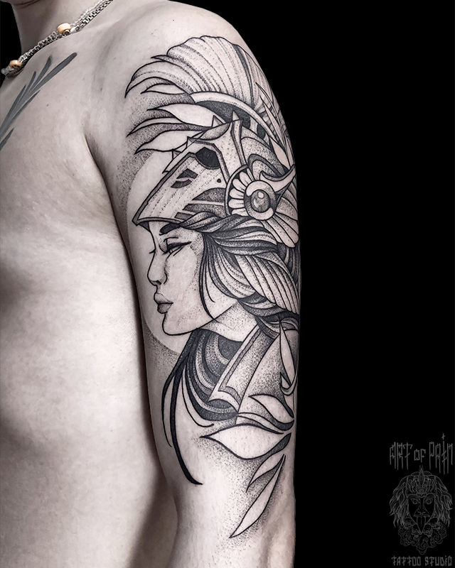 Татуировка мужская графика на плече девушка – Мастер тату: Мария Котова