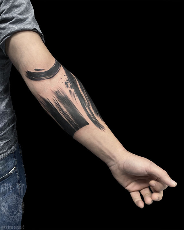 Татуировка мужская графика на предплечье абстракция штрихи – Мастер тату: 