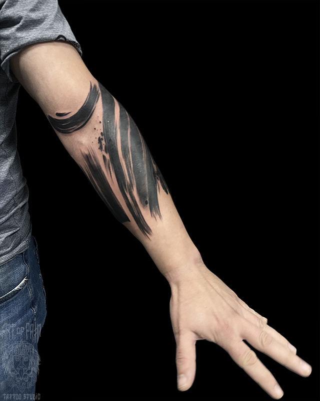 Татуировка мужская black графика на предплечье абстракция – Мастер тату: Анастасия Кузнецова
