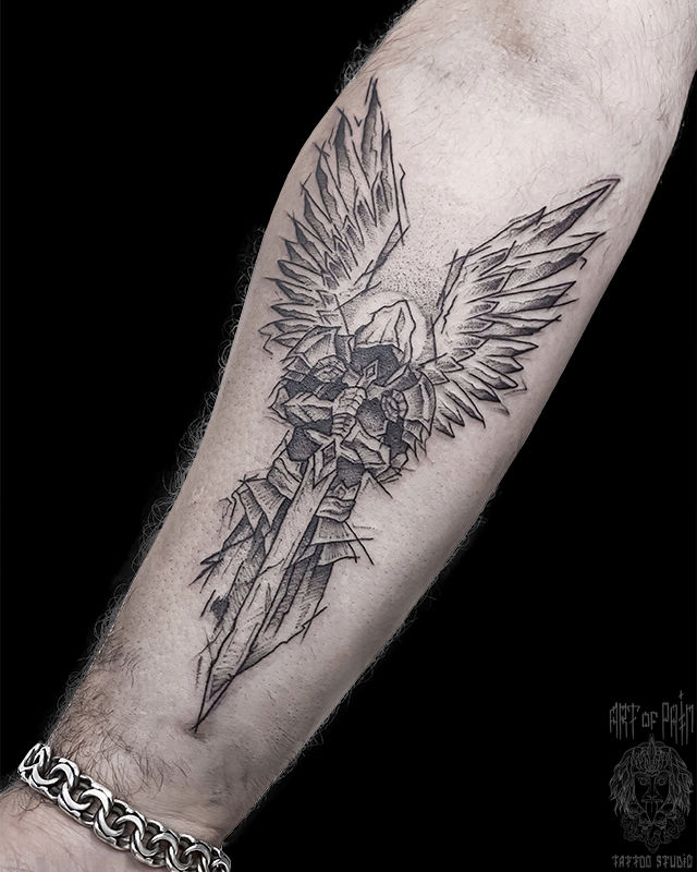 Татуировка мужская графика на предплечье ангел – Мастер тату: Мария Котова