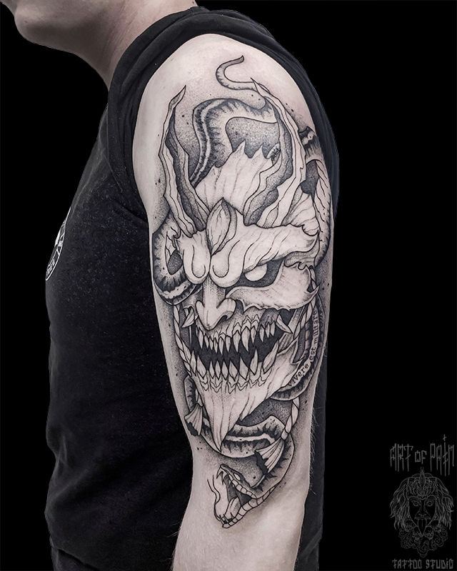 Татуировка мужская графика на плече демон и змея – Мастер тату: Мария Котова