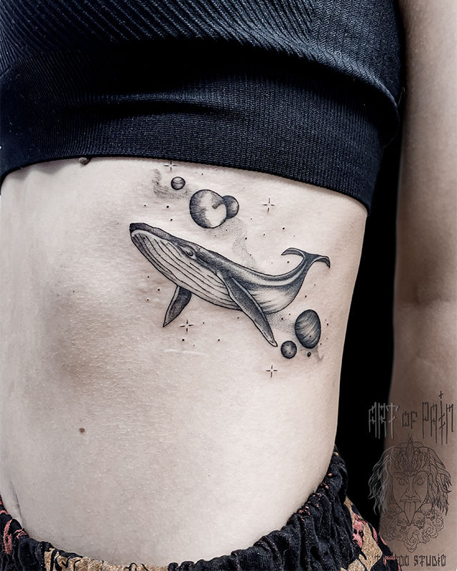Татуировка женская графика на боку кит и планеты – Мастер тату: Мария Котова