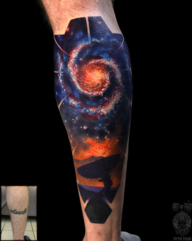 Татуировка мужская реализм на голени вселенная – Мастер тату: Александр Pusstattoo