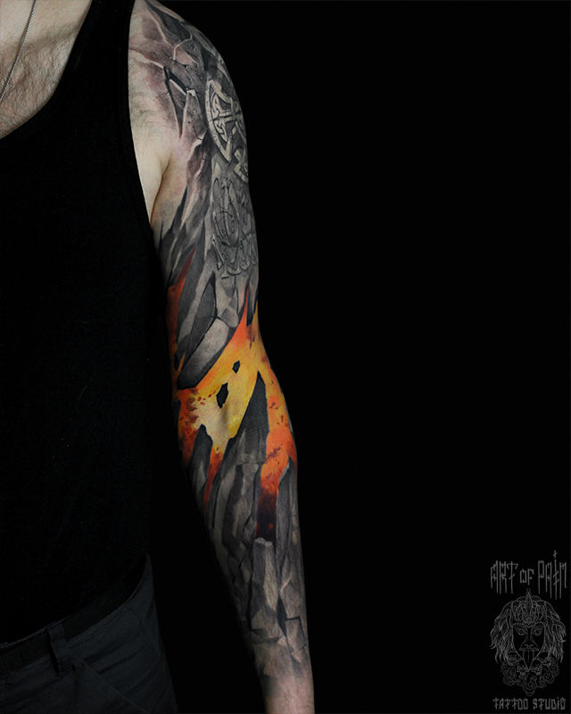 Татуировка мужская реализм тату-рукав пламя, земля – Мастер тату: Александр Pusstattoo