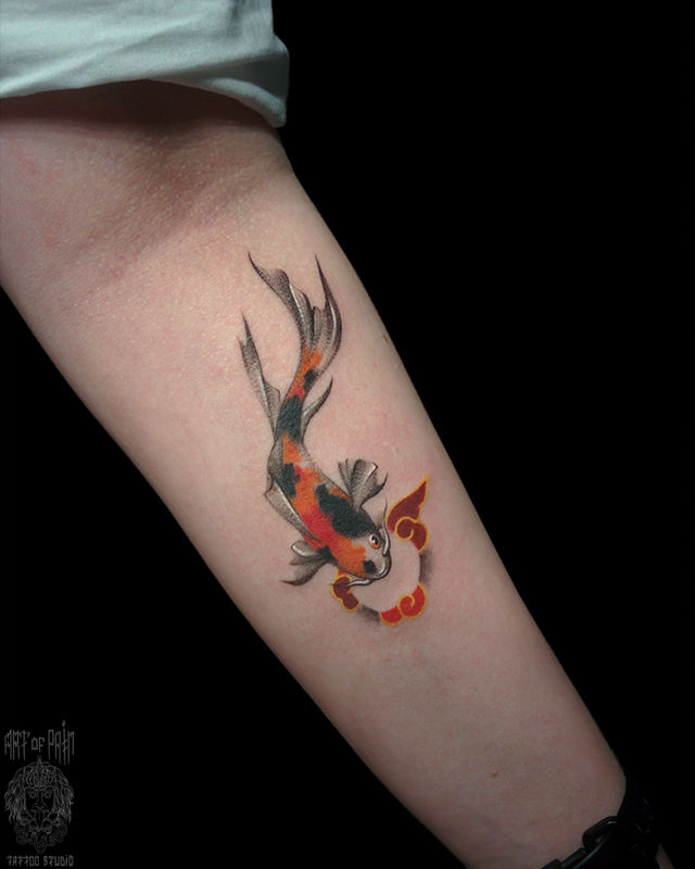 Татуировка женская графика на предплечье рыбка – Мастер тату: Евгения Шмидт