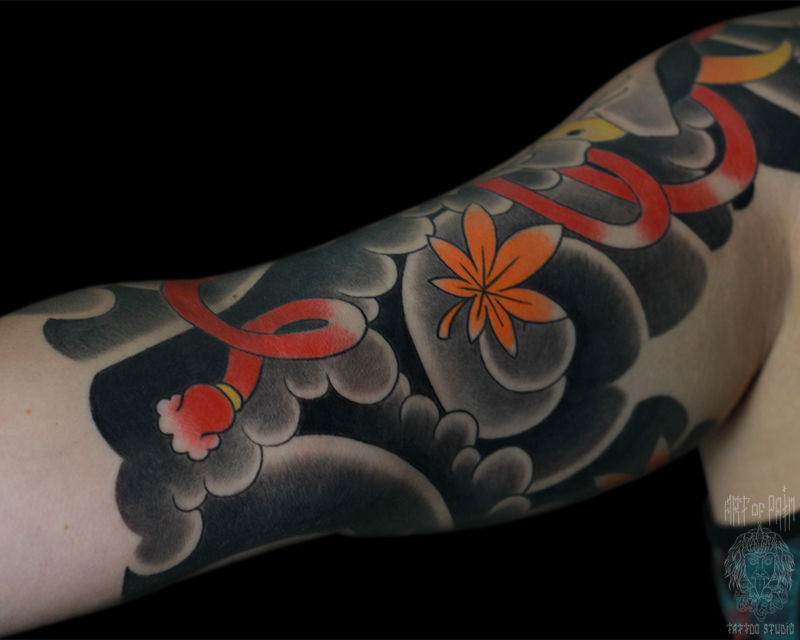 Татуировка мужская япония на руке кленовые листья – Мастер тату: Марк Акулов
