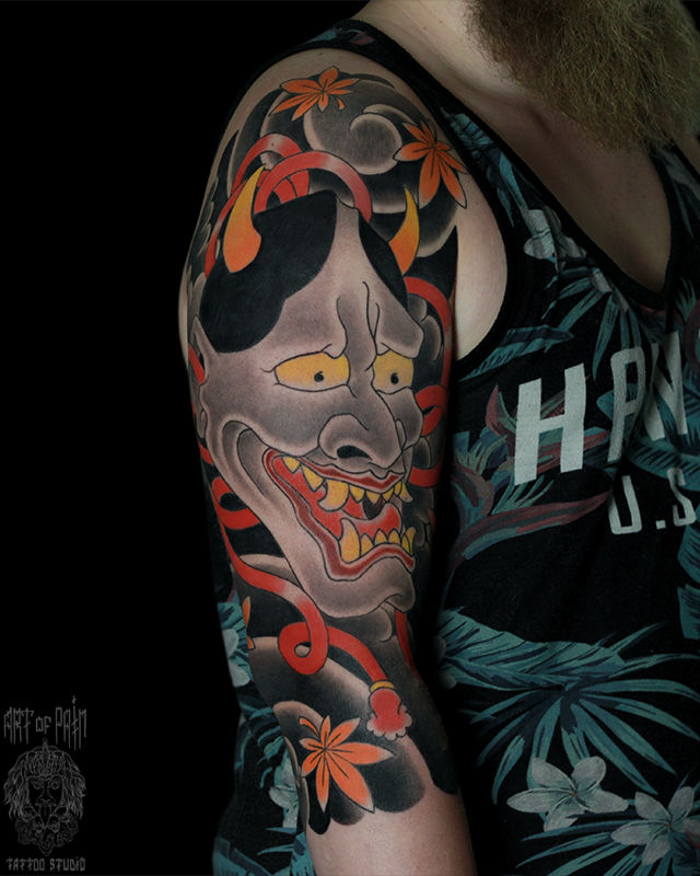 Татуировка мужская япония на плече ханья и кленовые листья – Мастер тату: Марк Акулов