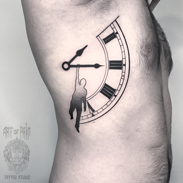 татуировка мужская графика на ребрах человек и время – Мастер тату: 